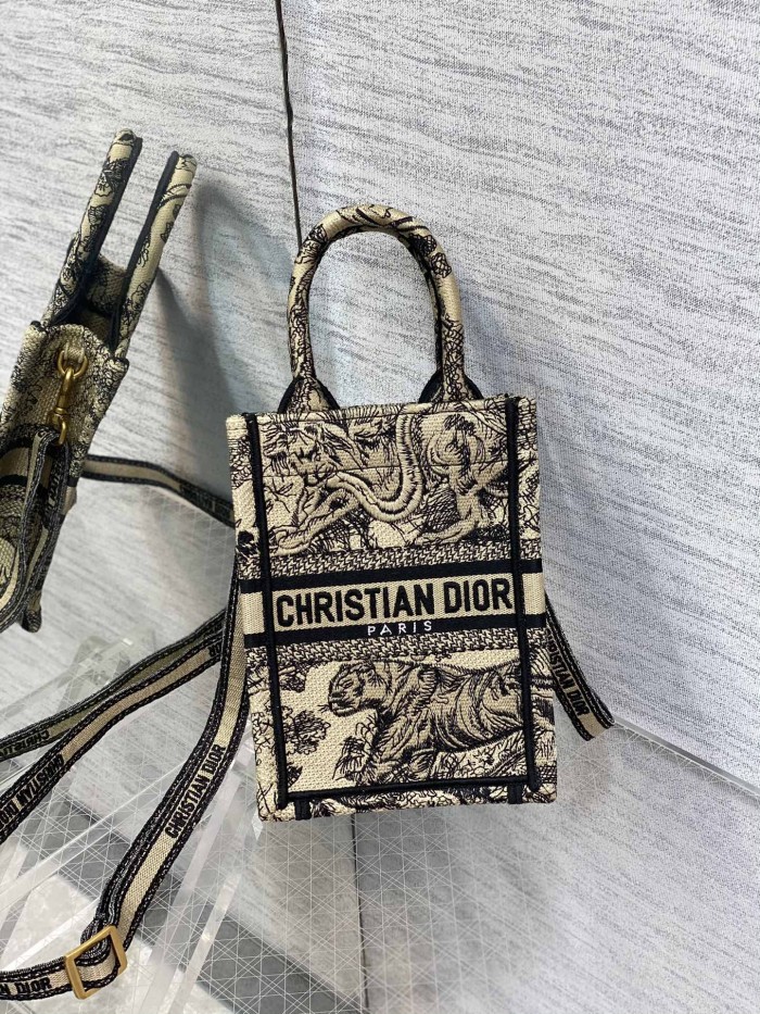 Handbag Dior size 13.5*5*18 cm