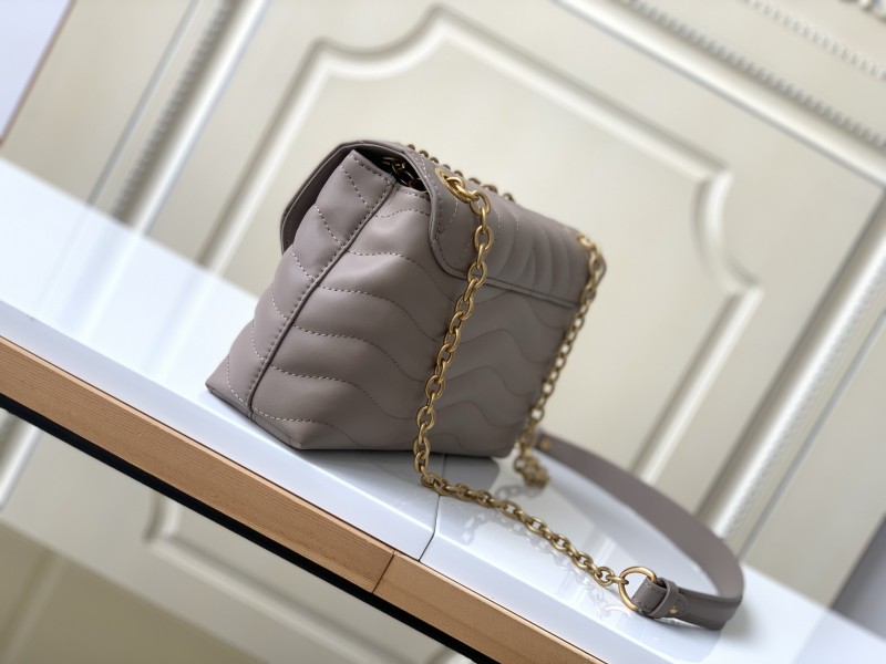 Handbag Louis Vuitton M58550 size 24x14x9 cm