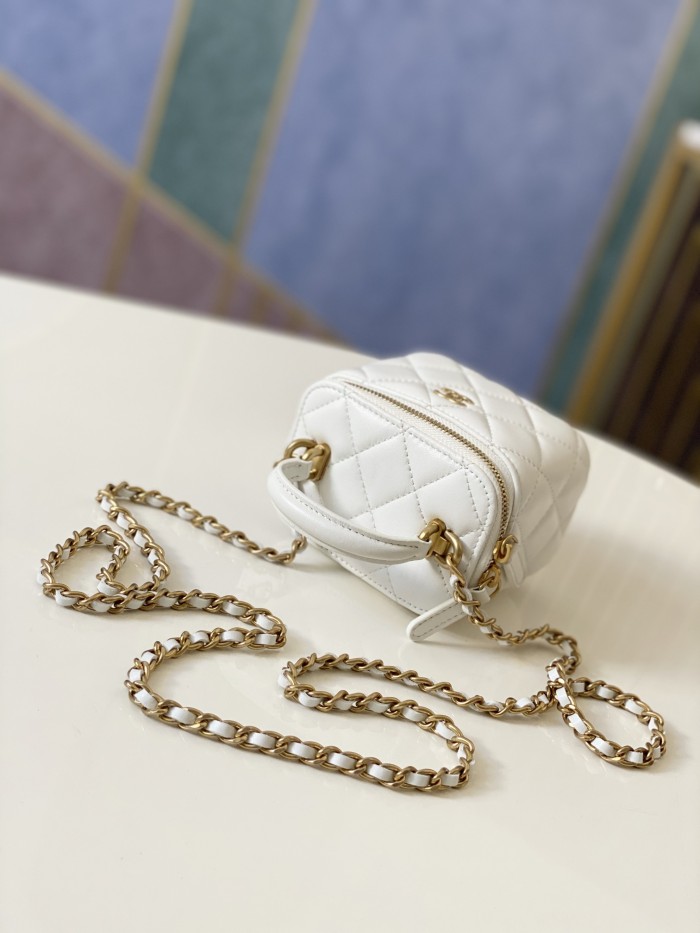 Handbag Chanel 81113 size 10 7 9 cm