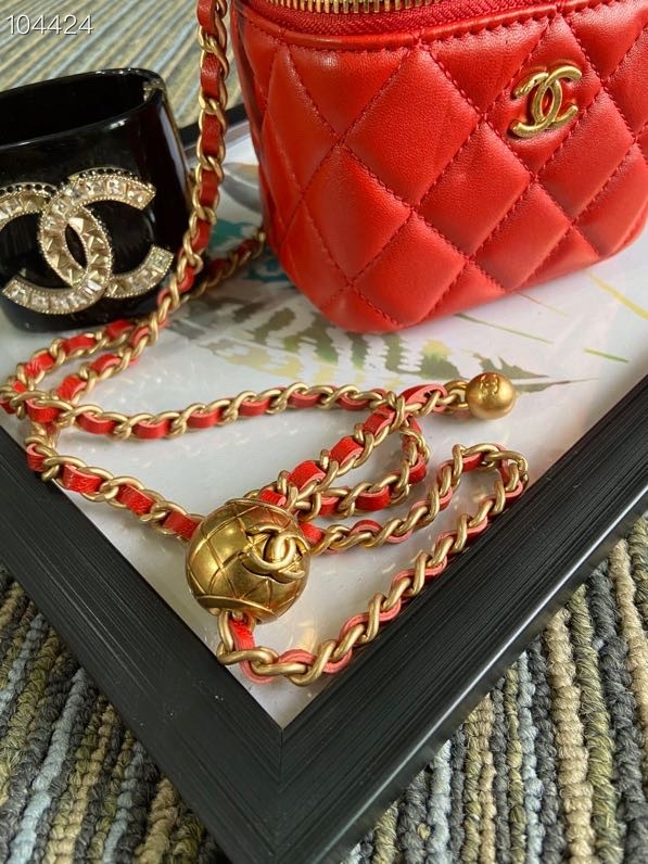 Handbag Chanel P1447 size 8.5x11x7 cm