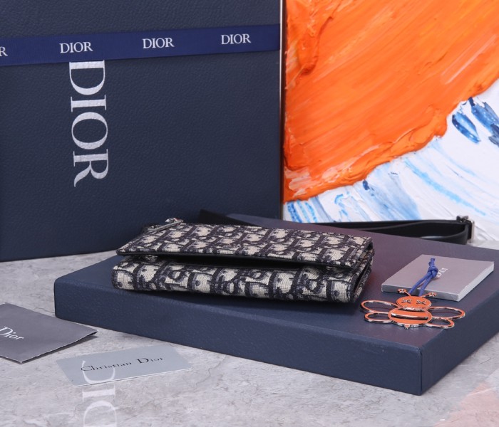 Handbag Dior HZ832001 size 18/10/3 cm