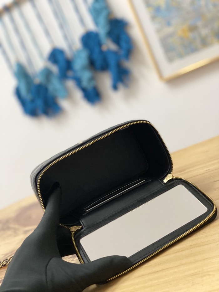 Handbag Chanel 81226 size 16.5 cm