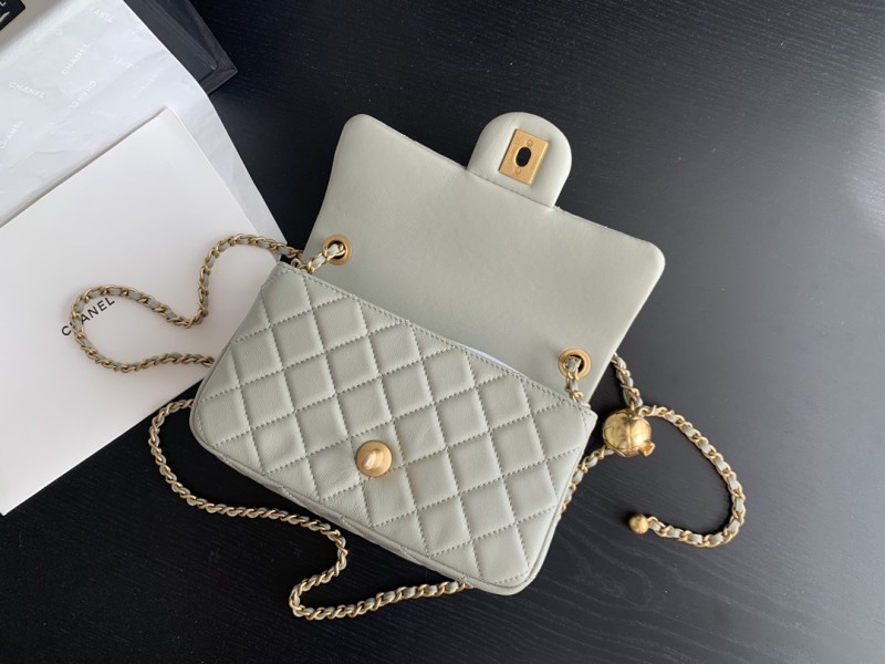 Handbag Chanel size 20 cm