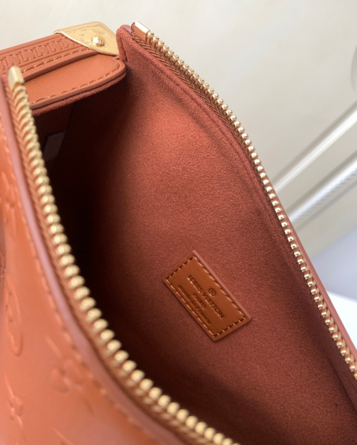 Handbag Louis Vuitton M21741 size 21x 14x 6 cm