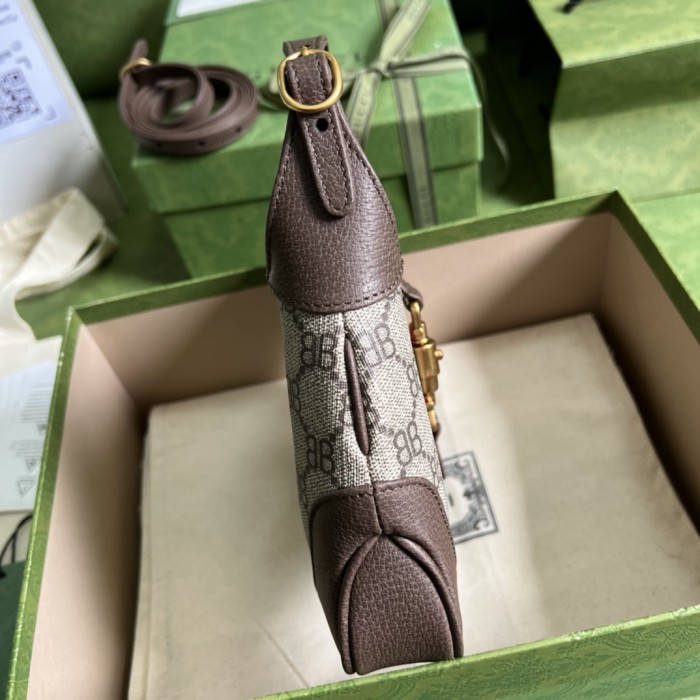 Handbag Gucci 680132 size 19*13*3 cm