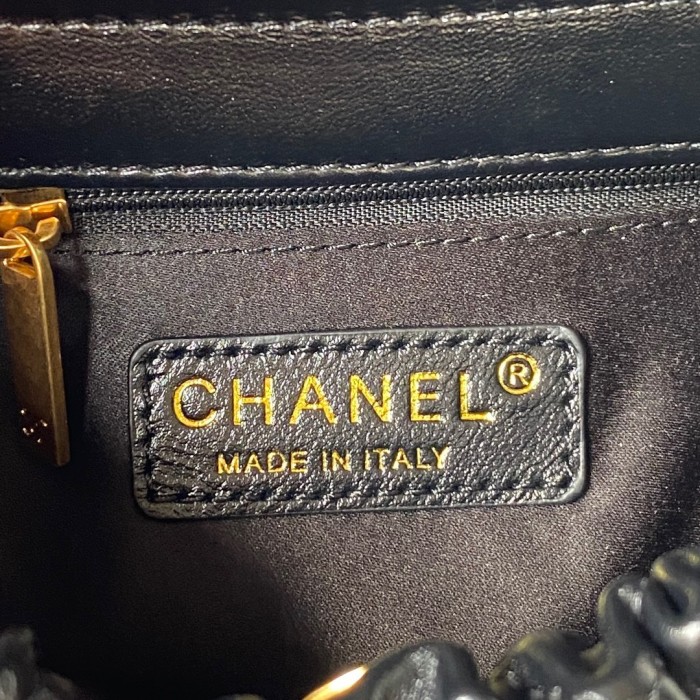 Handbag Chanel AS3793 size 17-16-7 cm