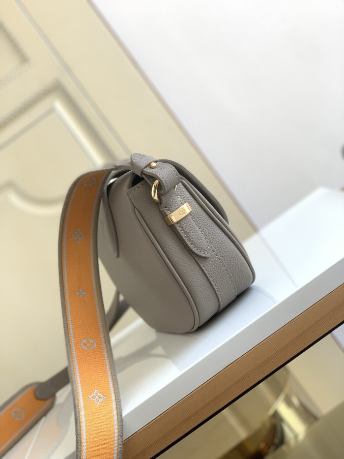 Handbag Louis Vuitton M58728 size 25 x 17.5 x 8 cm