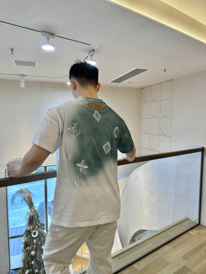 Clothes Louis Vuitton 353