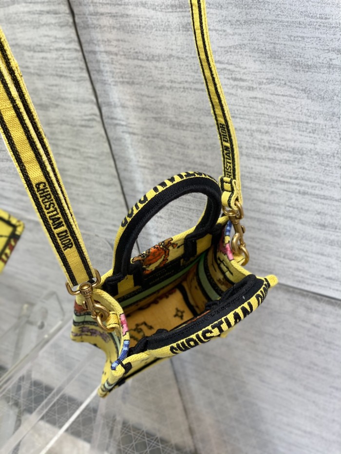 Handbag Dior size 13.5*5*18 cm