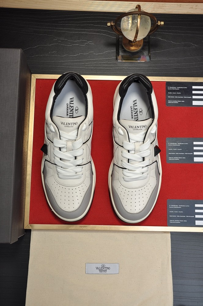 Valentino Garavani One Stud Low-top sneakers 8