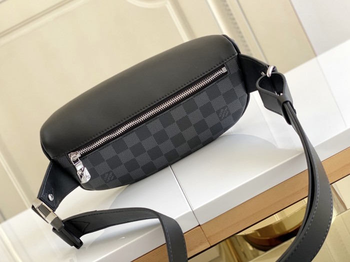 Handbag Louis Vuitton 40362 size 26x13x7 CM