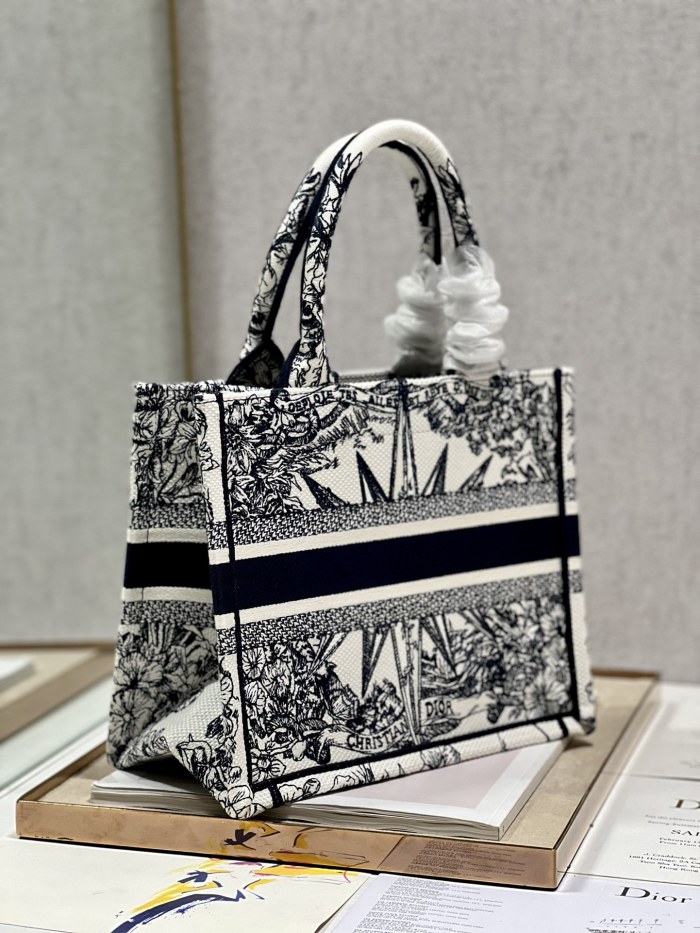 Handbag Dior 1265 size 26.5×21×14 cm