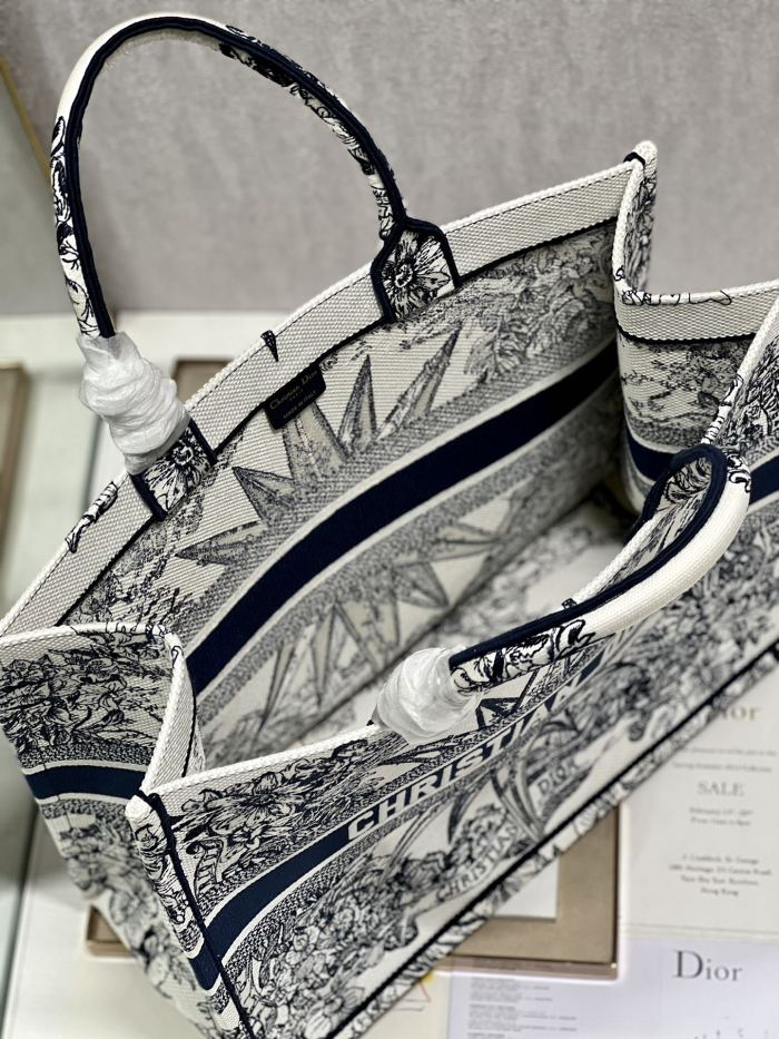 Handbag Dior 1286 size 42×35×18.5 cm