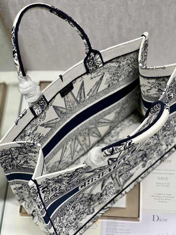 Handbag Dior 1286 size 42×35×18.5 cm