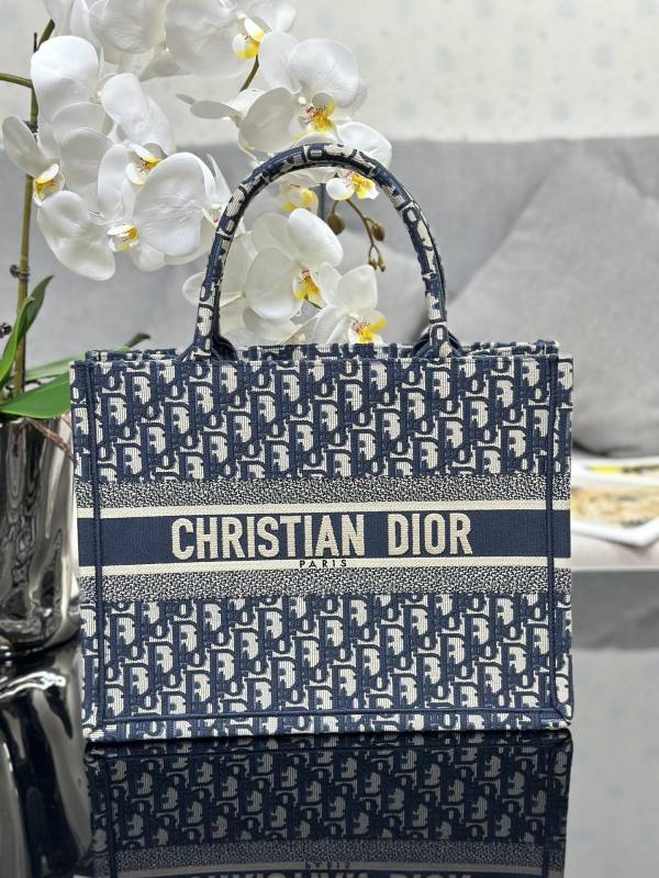 Handbag Dior M1286 size 36 x 27.5 x 16.5 cm