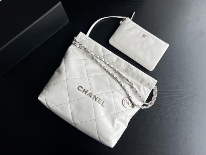 Handbag Chanel size 35cmx37cmx7 cm