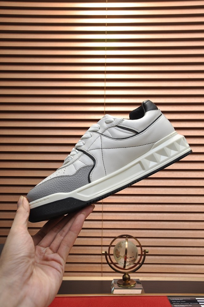 Valentino Garavani One Stud Low-top sneakers 8