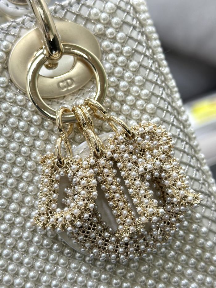 Handbag Dior M0505 size 17 x 15 x 7 cm