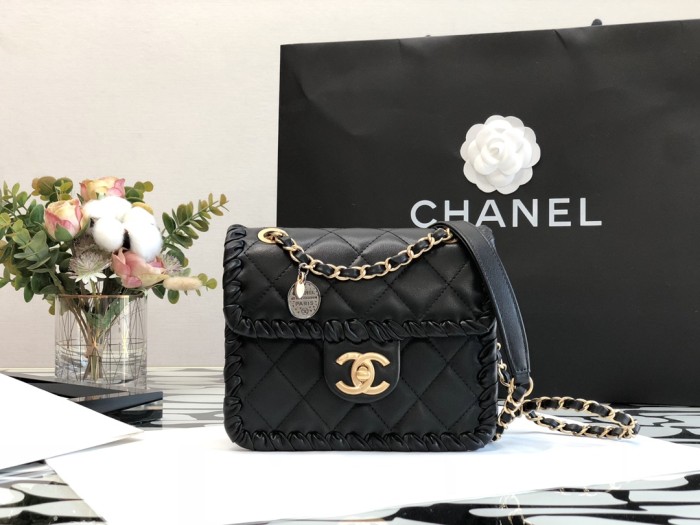 Handbag Chanel 99120 size 15*19*6 cm