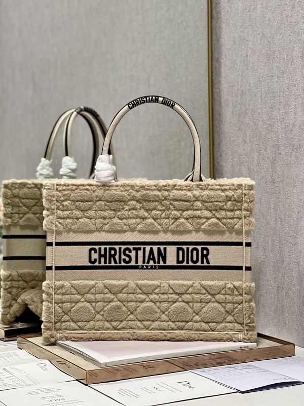 Handbag Dior 1286 size 36×28 cm