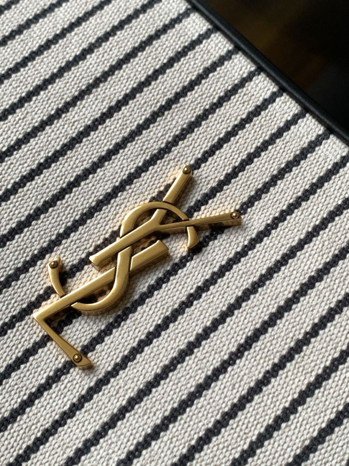 Handbags SAINT LAURENT 520534 size 23x16x6 cm