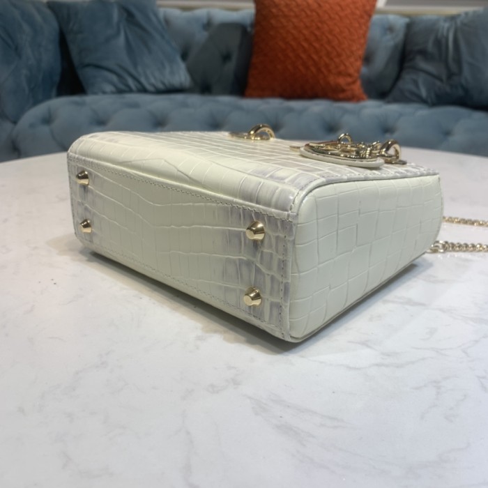 Handbag Dior 6603 size 17 x 7.5x 14 cm