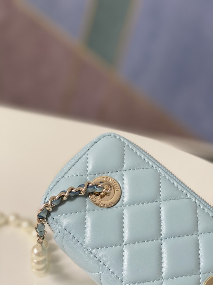 Handbag Chanel 81192 size 9.5-17-8 𝗰𝗺