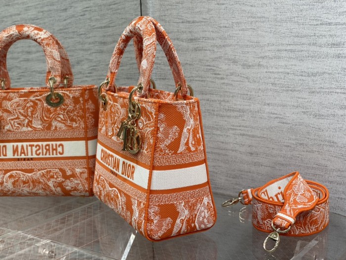 Handbag Dior size 24 cm