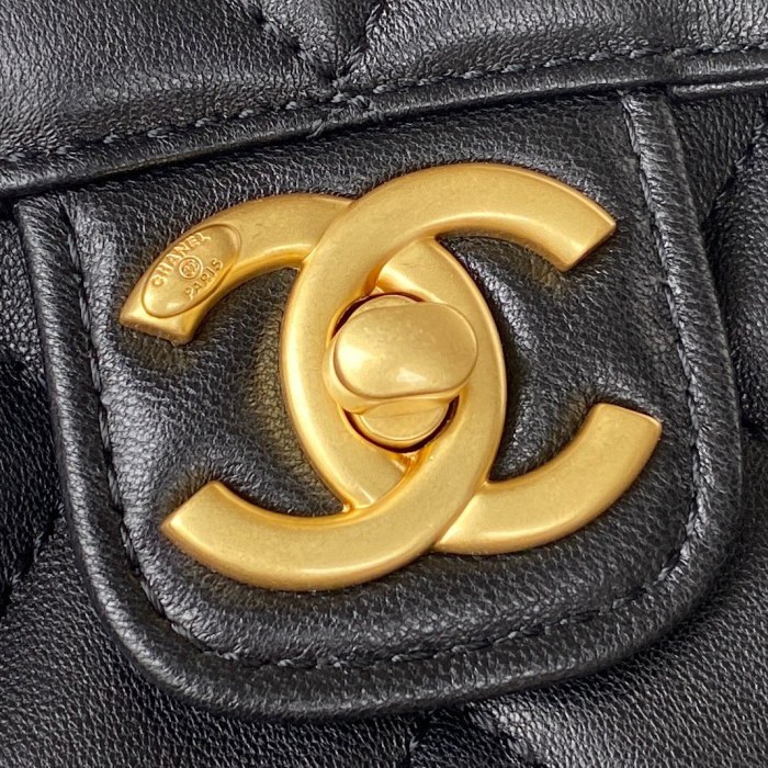 Handbag Chanel AS3649 size 18X19.5X9.5 cm