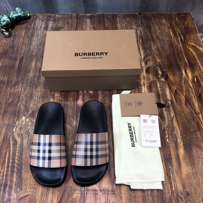 Burberry Slides Vintage Check