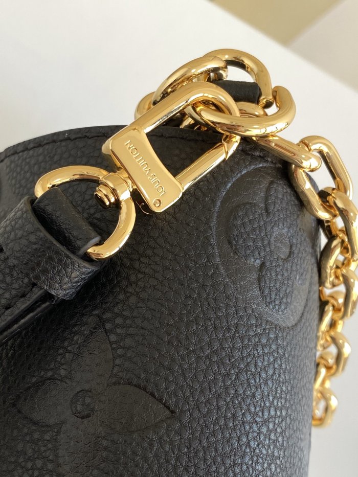 Handbag Louis Vuitton M45813 size 24 x 14 x 9 cm