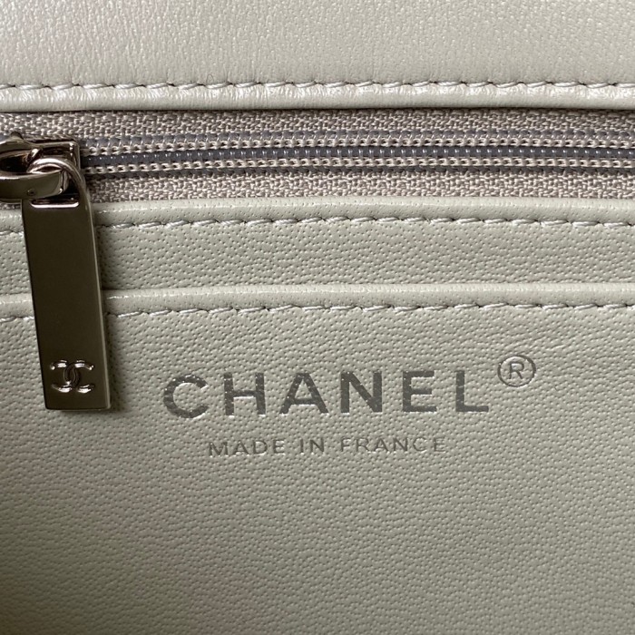 Handbag Chanel size 20 cm