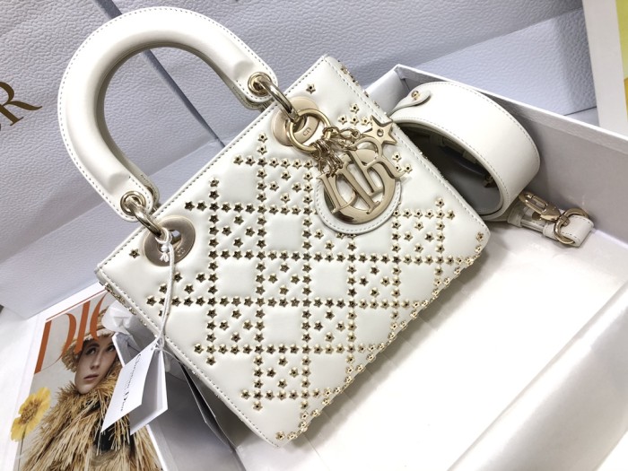 Handbag Dior M0538 size 20 x 16.5 x 8 cm