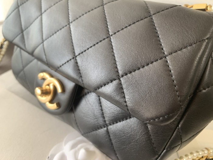 Handbag Chanel AS2210 size 20 cm