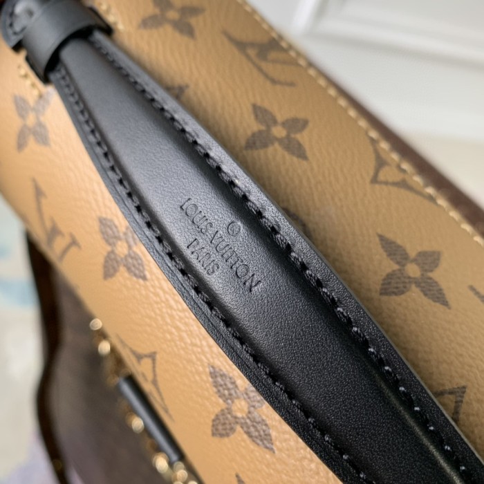 Handbag Louis Vuitton M46279 size 21.5cmx 6cmx 13.5cm