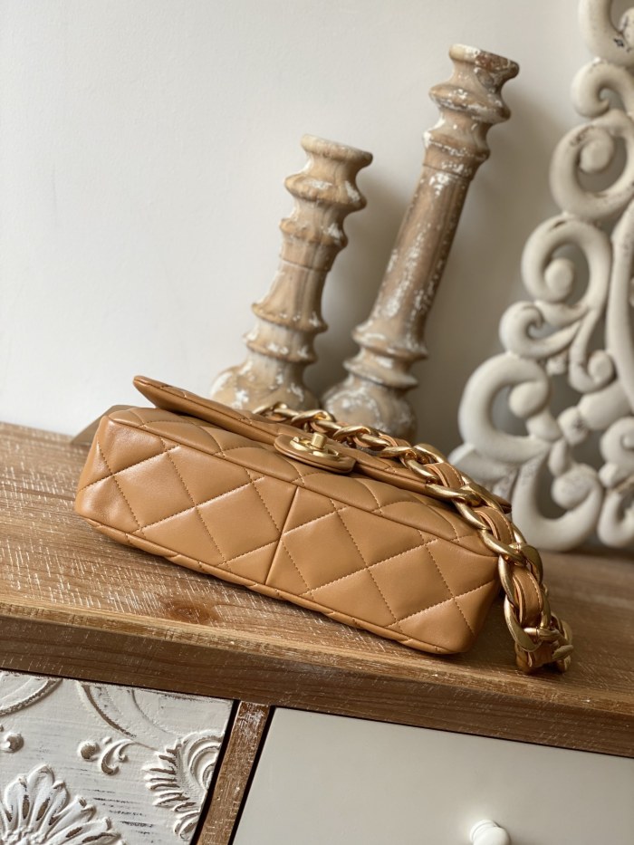 Handbag Chanel 3215 size 18*27*8 cm