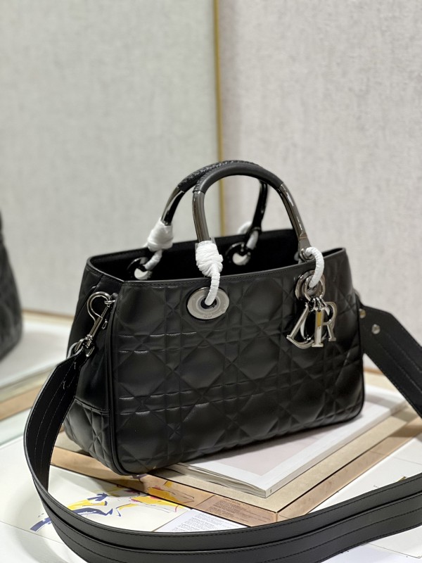 Handbag Dior 1202 size 31×31×11 cm