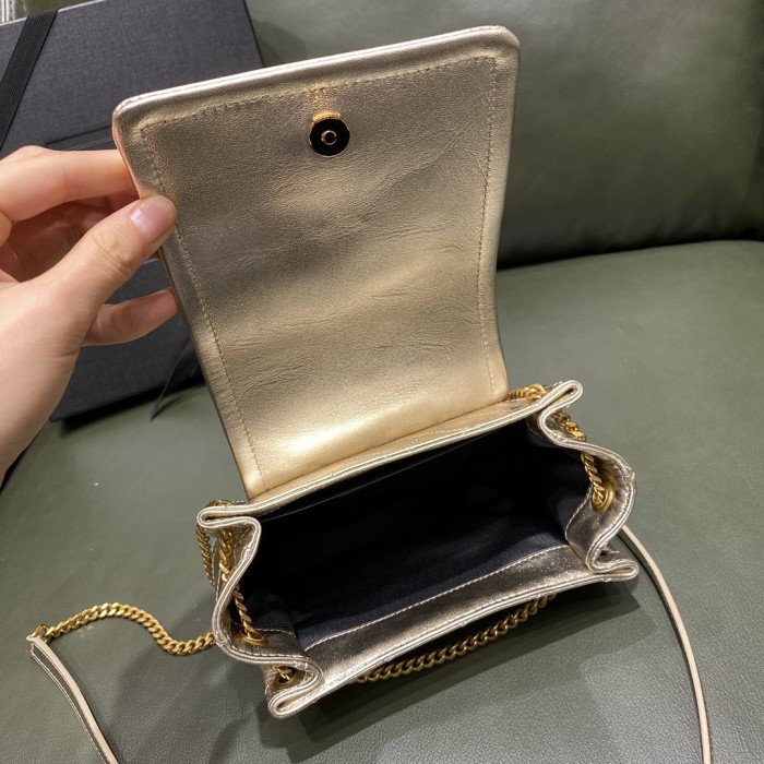 Handbags SAINT LAURENT 672738 size 18x13x6 cm