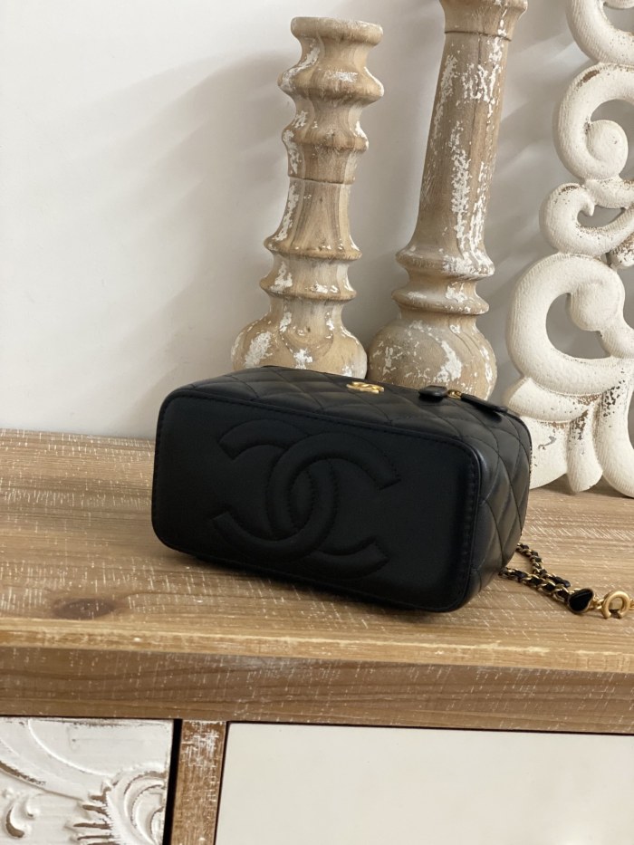 Handbag Chanel 81226 size 16.5 cm