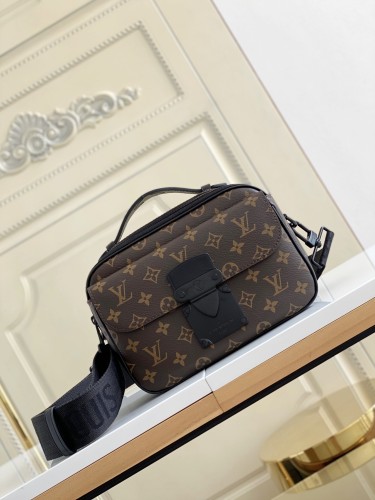 Handbag Louis Vuitton M45806 size 22 x 18 x 8 cm