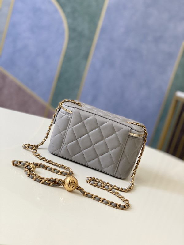 Handbag Chanel 81138 size 16 9.5 8 cm