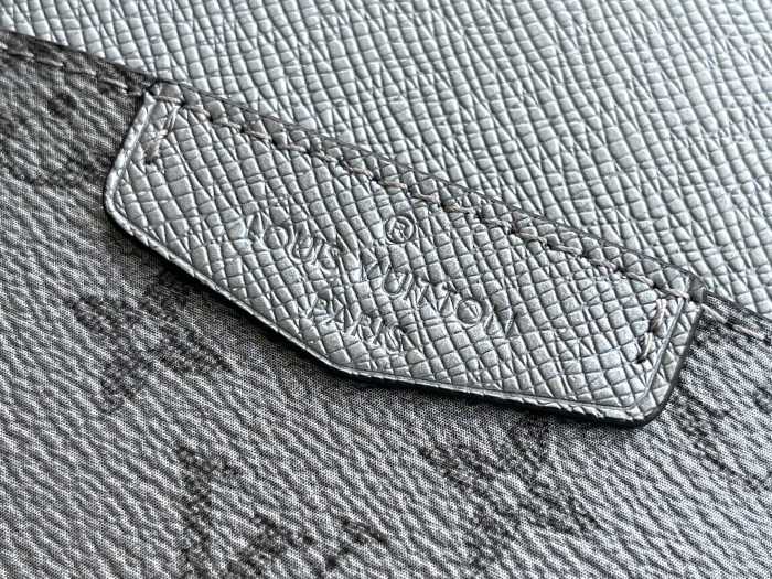 Handbag Louis Vuitton M30741 size 13 x 21 x 5 cm