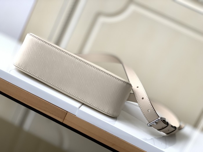 Handbag Louis Vuitton M80688 size 25x15x8 cm