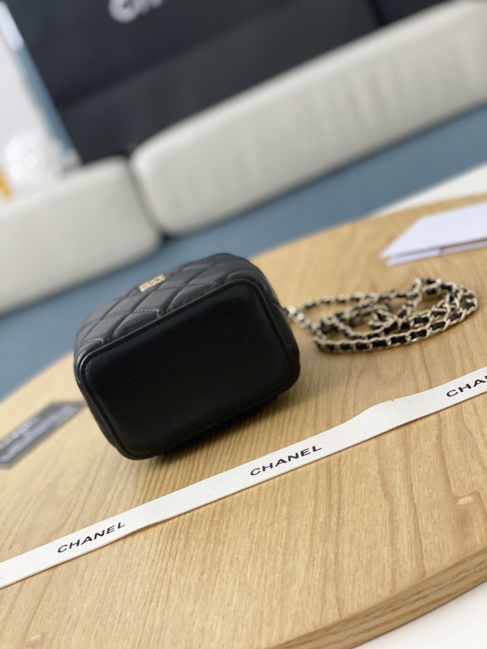 Handbag Chanel 81340 size 8.5*11*7 cm