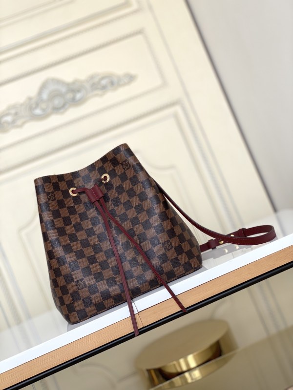 Handbag Louis Vuitton M44022 size 26.0 x 22.0 x 27.0 cm