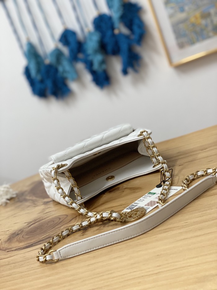 Handbag Chanel AS3710 size 17×19×6 cm