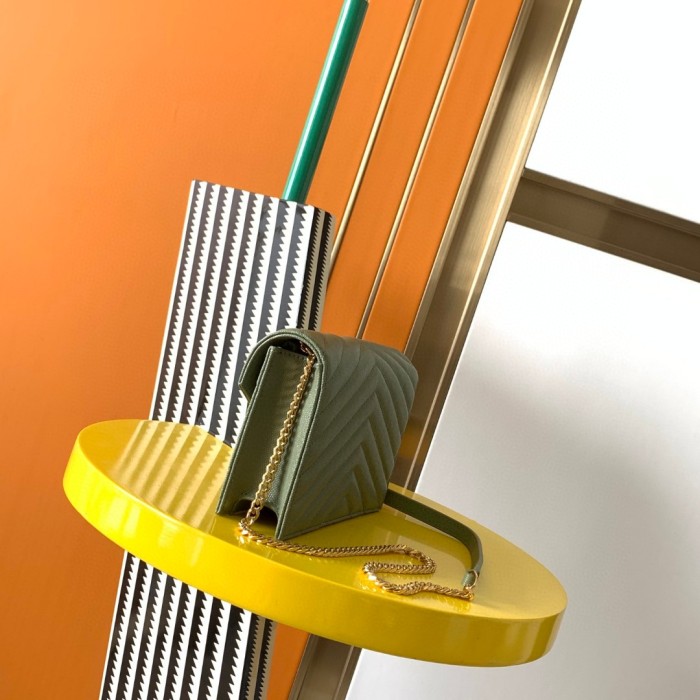 Handbags SAINT LAURENT 393953 size 19x11.5x4 cm