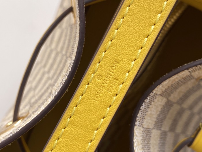 Handbag Louis Vuitton M44022 size 26.0 x 22.0 x 27.0 cm