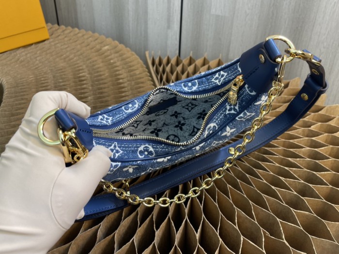 Handbag Louis Vuitton M81166 size 23 x 13 x 6 cm