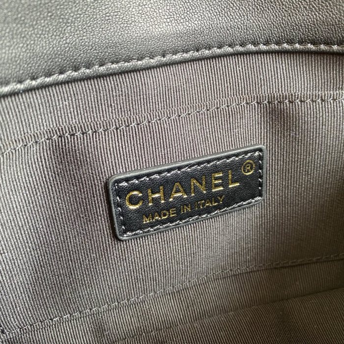 Handbag Chanel AS2382 size 13X18.5X7.5 cm